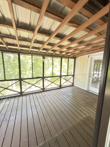 156 Lakeshore Cir, Bumpus Mills, TN 37028
