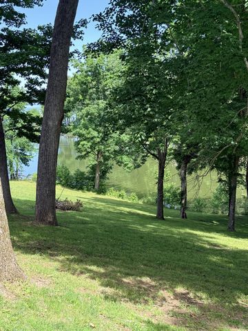 156 Lakeshore Cir, Bumpus Mills, TN 37028
