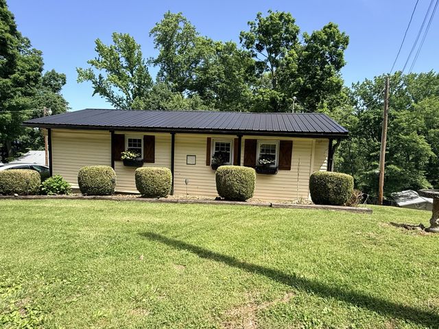 156 Lakeshore Cir, Bumpus Mills, TN 37028