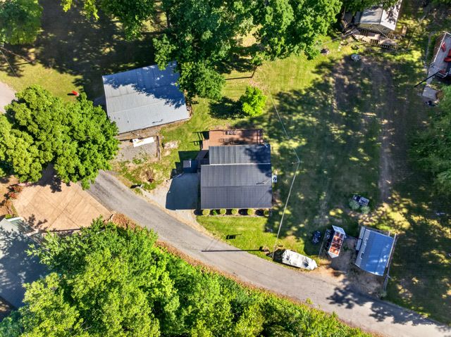 156 Lakeshore Cir, Bumpus Mills, TN 37028