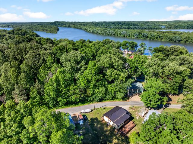 156 Lakeshore Cir, Bumpus Mills, TN 37028