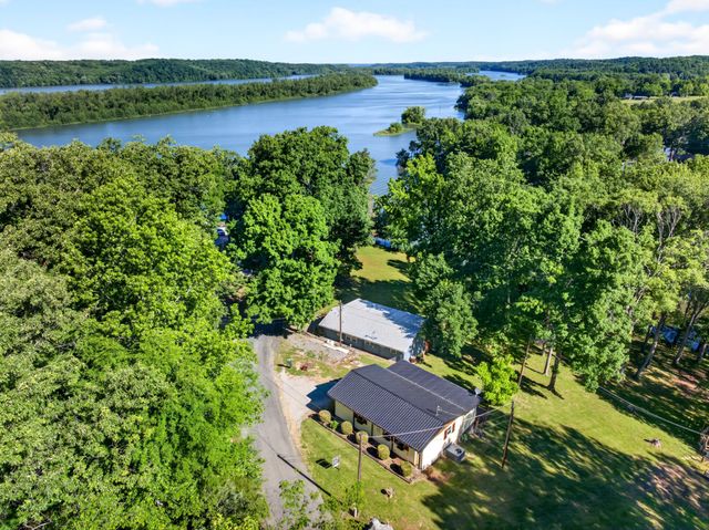 156 Lakeshore Cir, Bumpus Mills, TN 37028