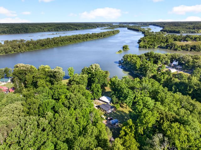 156 Lakeshore Cir, Bumpus Mills, TN 37028