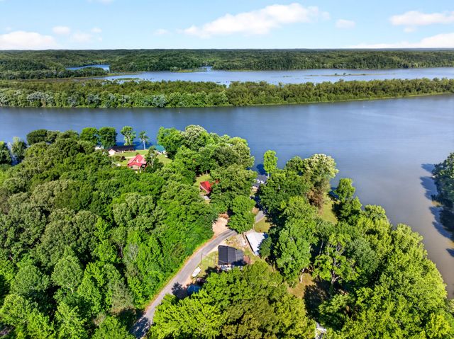 156 Lakeshore Cir, Bumpus Mills, TN 37028