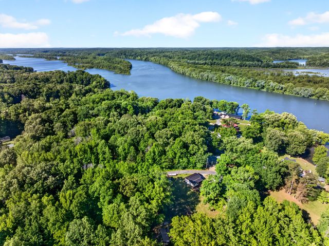 156 Lakeshore Cir, Bumpus Mills, TN 37028