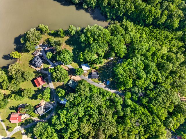 156 Lakeshore Cir, Bumpus Mills, TN 37028