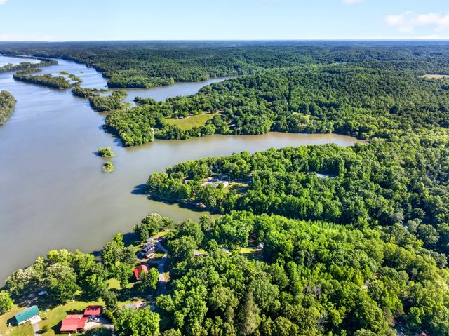 156 Lakeshore Cir, Bumpus Mills, TN 37028