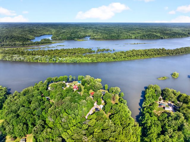 156 Lakeshore Cir, Bumpus Mills, TN 37028