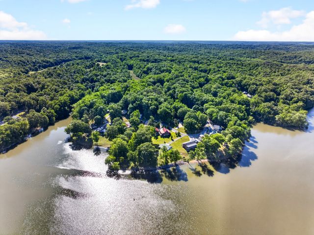 156 Lakeshore Cir, Bumpus Mills, TN 37028