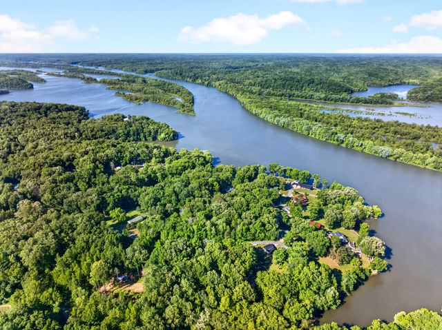 156 Lakeshore Cir, Bumpus Mills, TN 37028