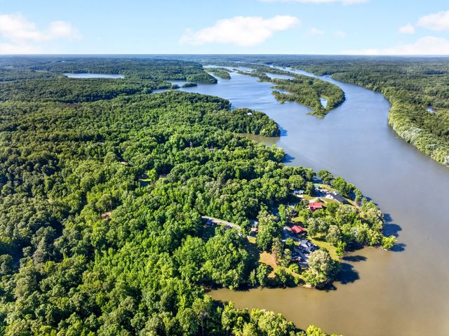 156 Lakeshore Cir, Bumpus Mills, TN 37028