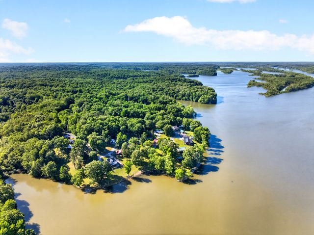 156 Lakeshore Cir, Bumpus Mills, TN 37028