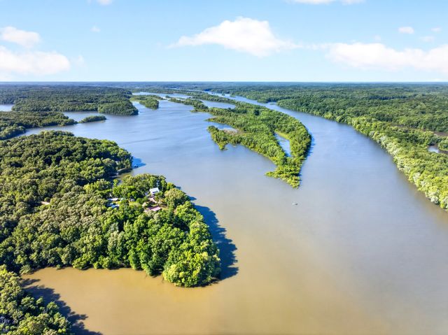 156 Lakeshore Cir, Bumpus Mills, TN 37028