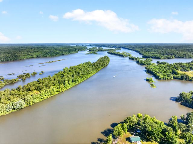 156 Lakeshore Cir, Bumpus Mills, TN 37028