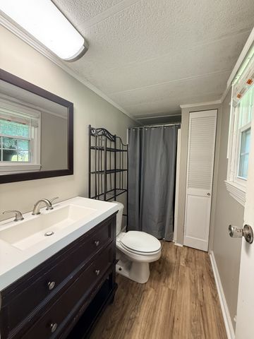 156 Lakeshore Cir, Bumpus Mills, TN 37028