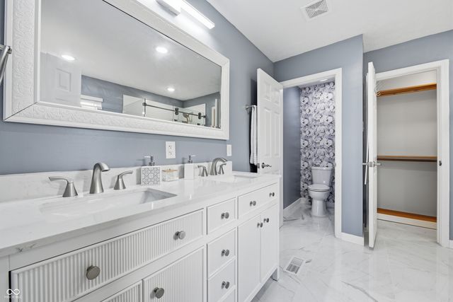 6611 Fountain Cove Court, Indianapolis, IN 46236