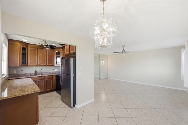 384 Saxony H, Delray Beach, FL 33446