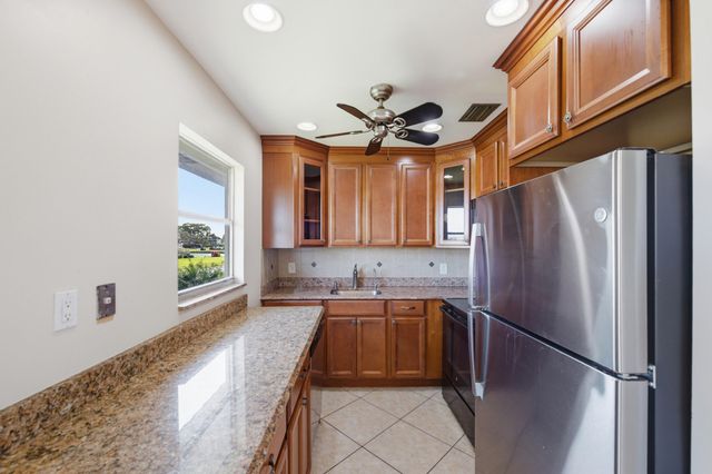 384 Saxony H, Delray Beach, FL 33446