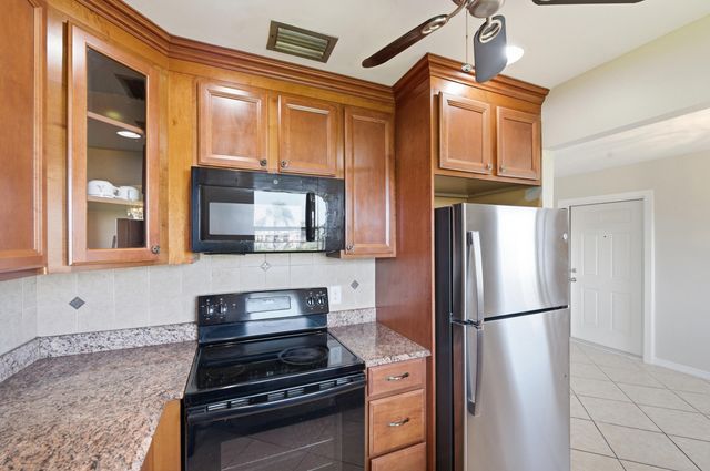 384 Saxony H, Delray Beach, FL 33446