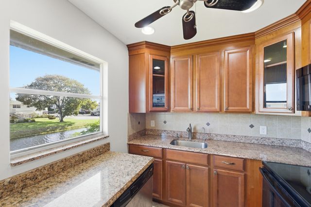 384 Saxony H, Delray Beach, FL 33446
