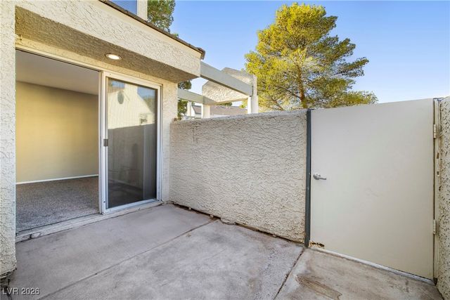 2748 Lodestone Drive, Las Vegas, NV 89117