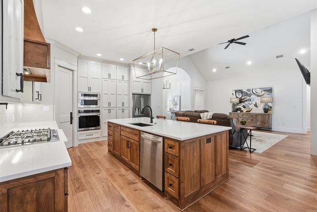 2940 Orchard View Drive, Conway, AR 72034