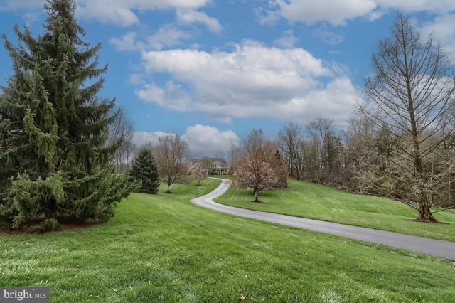 6516 SCHOOLHOUSE RD, Hershey, PA 17033