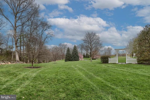 6516 SCHOOLHOUSE RD, Hershey, PA 17033