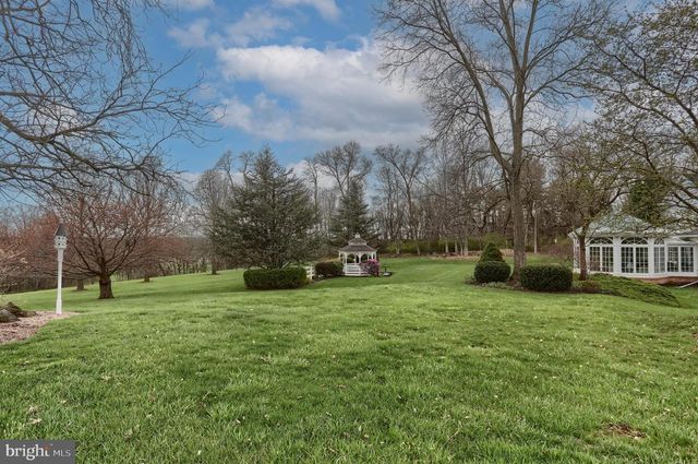 6516 SCHOOLHOUSE RD, Hershey, PA 17033