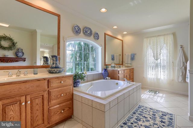 6516 SCHOOLHOUSE RD, Hershey, PA 17033