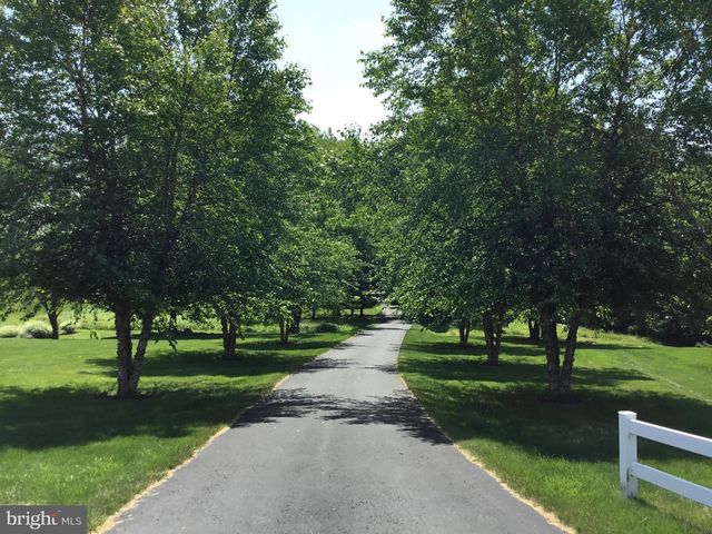 6516 SCHOOLHOUSE RD, Hershey, PA 17033