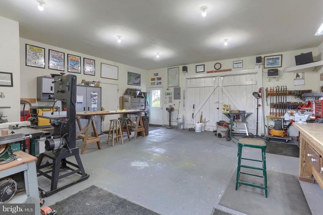 6516 SCHOOLHOUSE RD, Hershey, PA 17033