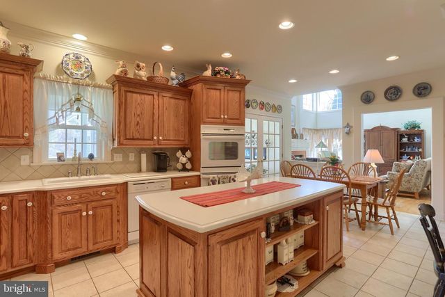 6516 SCHOOLHOUSE RD, Hershey, PA 17033