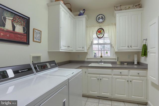 6516 SCHOOLHOUSE RD, Hershey, PA 17033