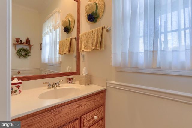 6516 SCHOOLHOUSE RD, Hershey, PA 17033