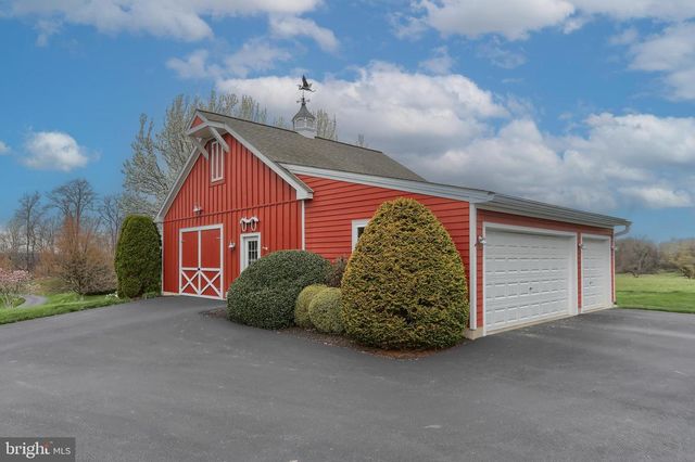 6516 SCHOOLHOUSE RD, Hershey, PA 17033