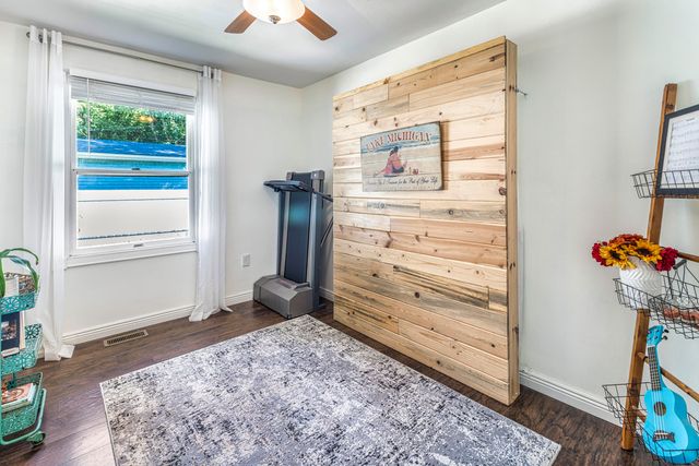 133 Mohican Avenue, Houghton Lake, MI 48629
