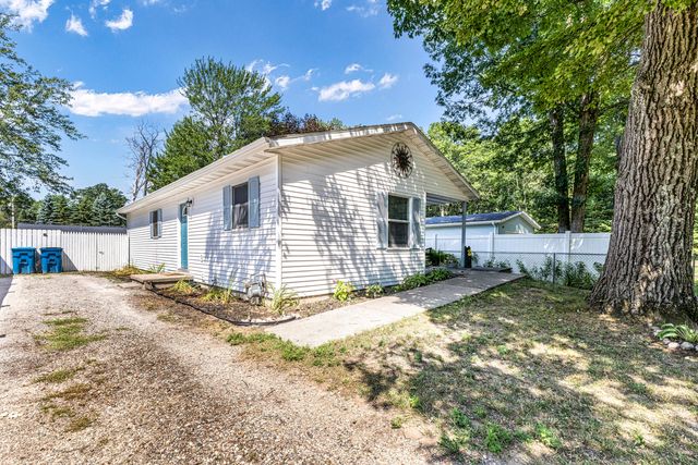133 Mohican Avenue, Houghton Lake, MI 48629