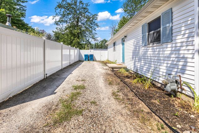 133 Mohican Avenue, Houghton Lake, MI 48629
