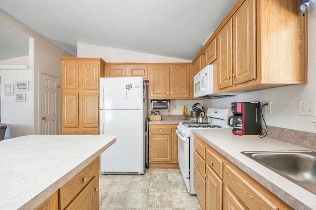 525 W El Norte Parkway 301, Escondido, CA 92026