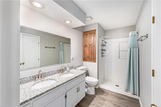 7123 N Brooklyn Avenue, Gladstone, MO 64118