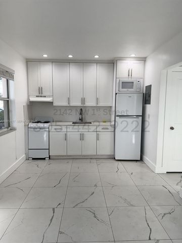 2142 NW 1st ST 2142, Miami, FL 33125
