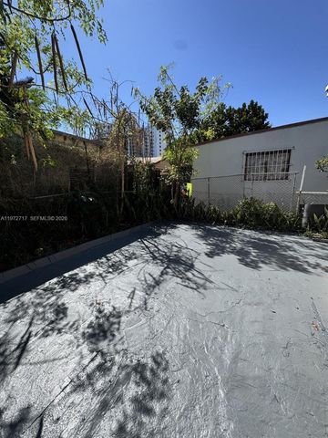 2142 NW 1st ST 2142, Miami, FL 33125