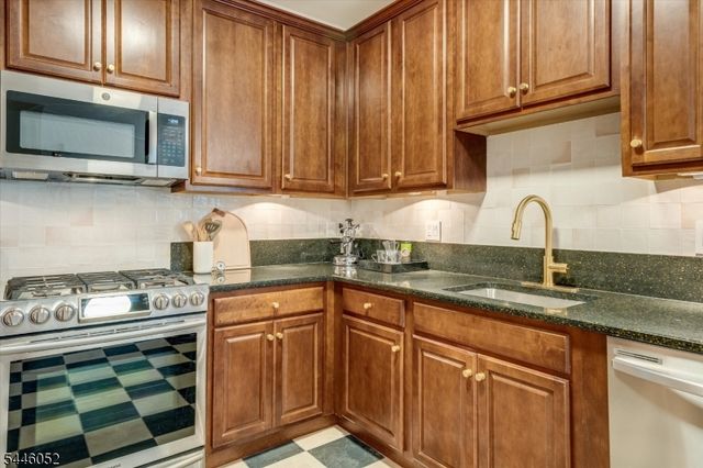 7312 Coventry Ct 312, Riverdale Boro, NJ 07457