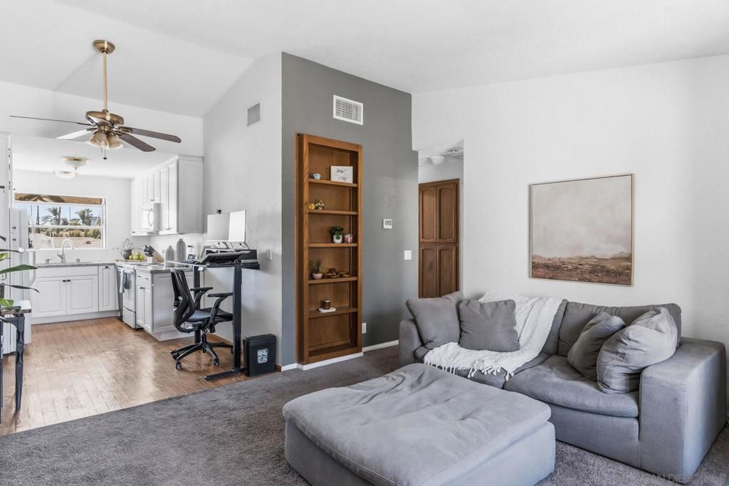 Image 2 of property listing at 4077 Illinois St 5, San Diego, CA 92104