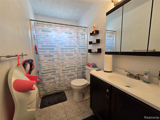 2032 Bart Avenue, Warren, MI 48091