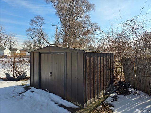 2032 Bart Avenue, Warren, MI 48091