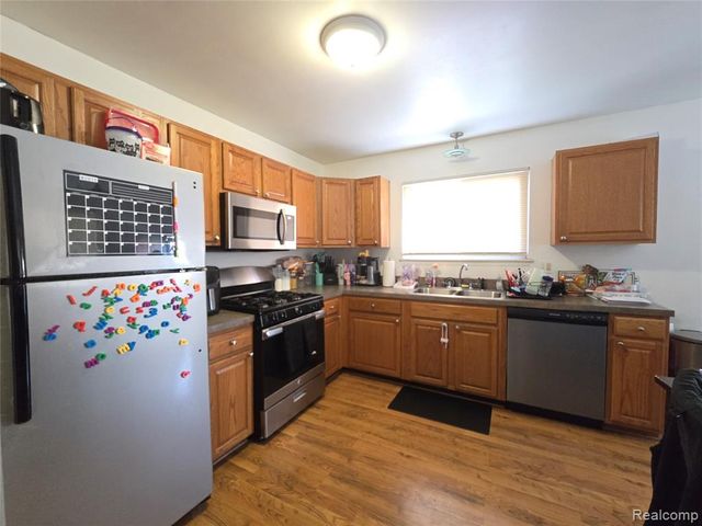 2032 Bart Avenue, Warren, MI 48091