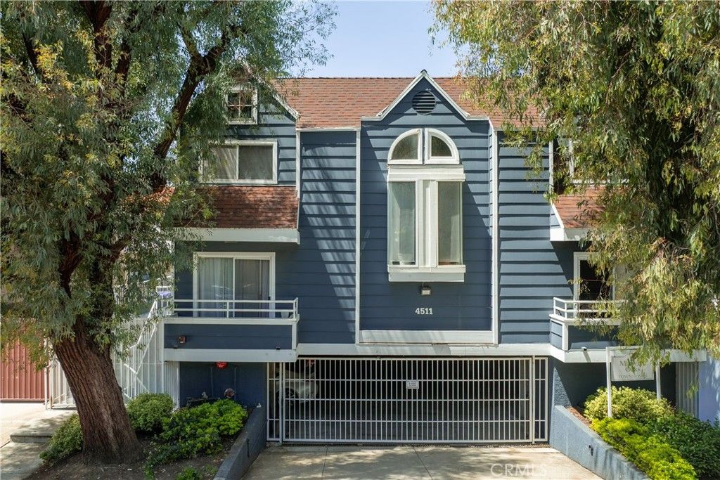Image 1 of property listing at 4511 Murietta Avenue 8, Sherman Oaks, CA 91423