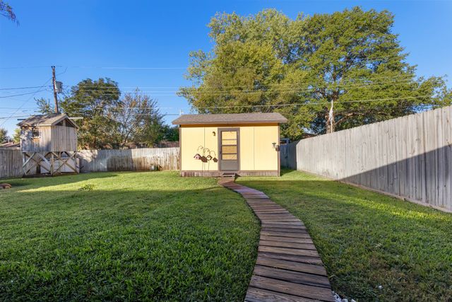 1233 E Park Drive, Mesquite, TX 75149